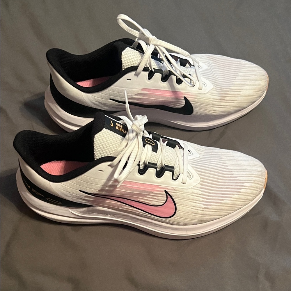 Nike Women's White and Pink Athletic Shoes